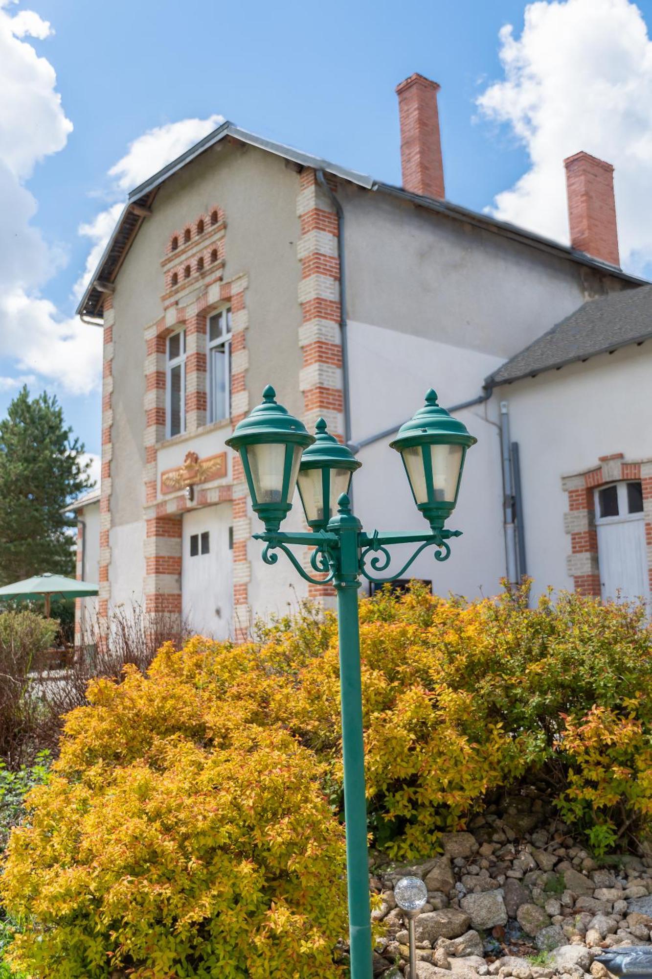 Chateau De Chazelpaud Saint-Bard Exterior photo
