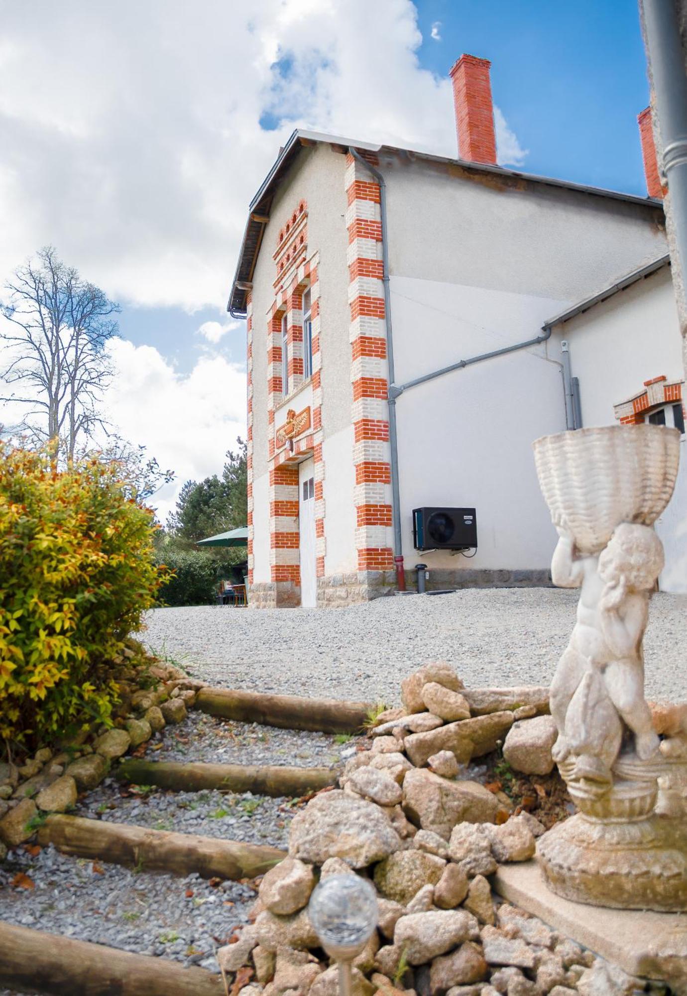 Chateau De Chazelpaud Saint-Bard Exterior photo